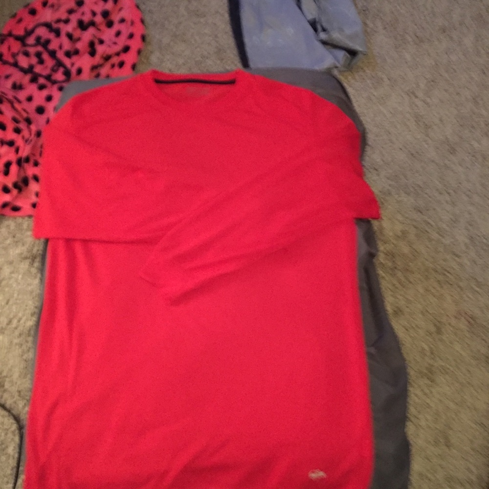 Red fitness gear Hydro dry long sleeve shirt